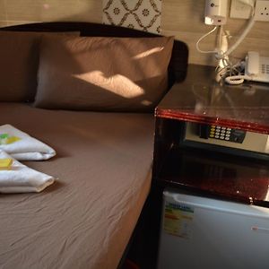 Deluxe Double Room Shower